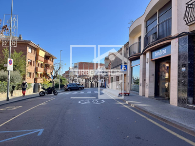 Local en Avenida Montserrat    2, Sant Esteve Sesrovires Barcelona