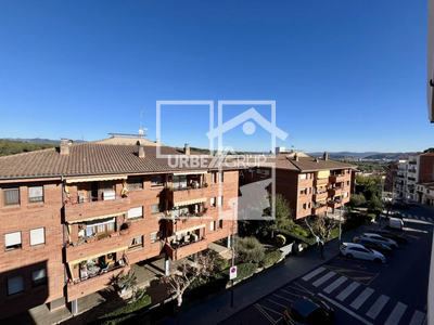 Local en Avenida Montserrat    2, Sant Esteve Sesrovires Barcelona